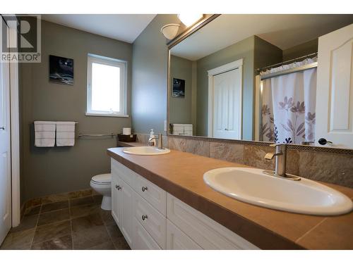 3071 Heddle  Road, Nelson, BC - Indoor Photo Showing Bathroom