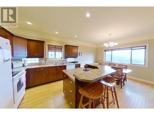 881 16 Street Ne Unit# 7, Salmon Arm, BC - Indoor Photo Showing Kitchen With Double Sink