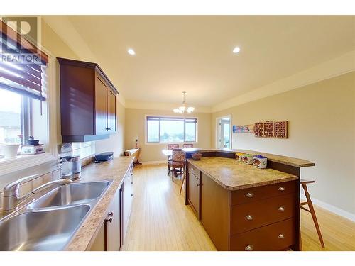 881 16 Street Ne Unit# 7, Salmon Arm, BC - Indoor Photo Showing Kitchen With Double Sink