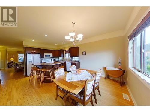 881 16 Street Ne Unit# 7, Salmon Arm, BC - Indoor Photo Showing Dining Room