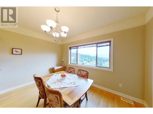 881 16 Street Ne Unit# 7, Salmon Arm, BC - Indoor Photo Showing Dining Room