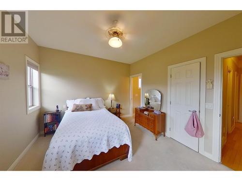 881 16 Street Ne Unit# 7, Salmon Arm, BC - Indoor Photo Showing Bedroom