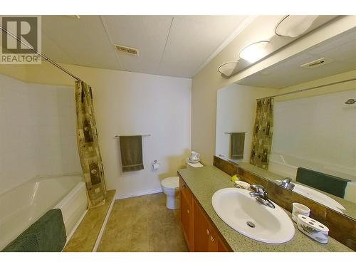 881 16 Street Ne Unit# 7, Salmon Arm, BC - Indoor Photo Showing Bathroom