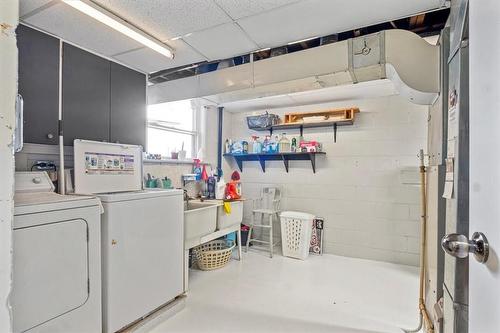 3202 Trinity Church Road, Hamilton, ON - Indoor Photo Showing Laundry Room