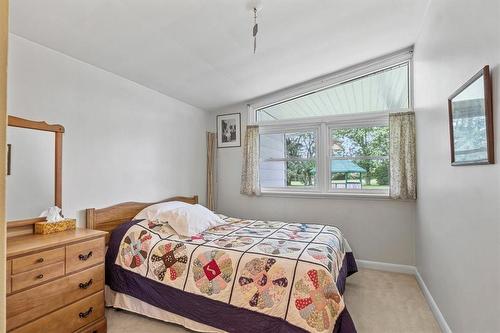 3202 Trinity Church Road, Hamilton, ON - Indoor Photo Showing Bedroom