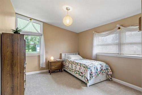 3202 Trinity Church Road, Hamilton, ON - Indoor Photo Showing Bedroom