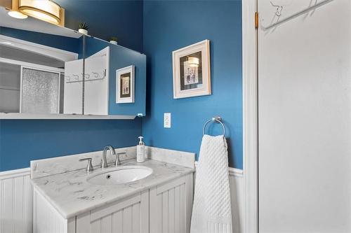 3202 Trinity Church Road, Hamilton, ON - Indoor Photo Showing Bathroom