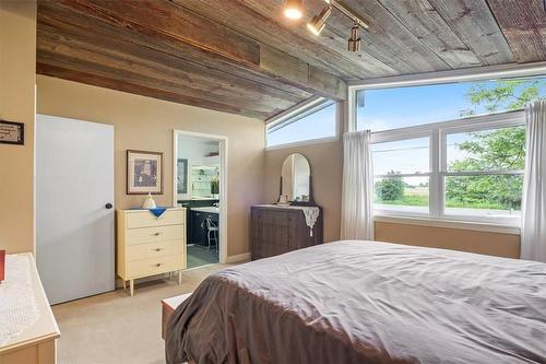 3202 Trinity Church Road, Hamilton, ON - Indoor Photo Showing Bedroom