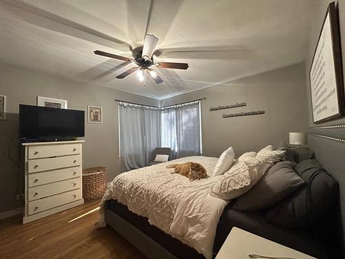 2704 Columbia Avenue, Castlegar, BC - Indoor Photo Showing Bedroom