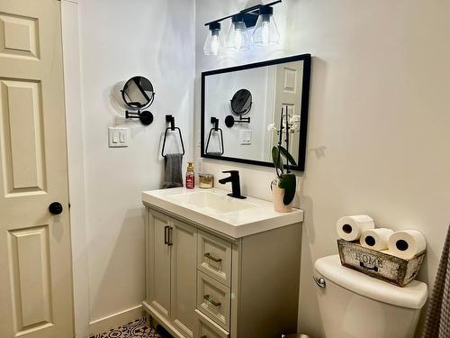 2704 Columbia Avenue, Castlegar, BC - Indoor Photo Showing Bathroom