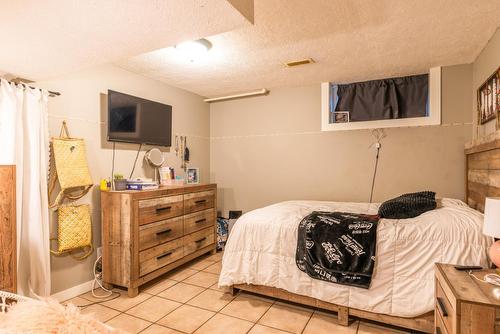 2704 Columbia Avenue, Castlegar, BC - Indoor Photo Showing Bedroom