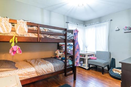 2704 Columbia Avenue, Castlegar, BC - Indoor Photo Showing Bedroom