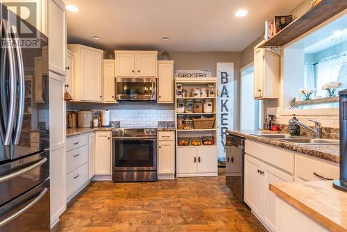 2704 Columbia  Avenue, Castlegar, BC - Indoor Photo Showing Kitchen With Double Sink