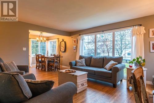 2704 Columbia  Avenue, Castlegar, BC - Indoor Photo Showing Living Room