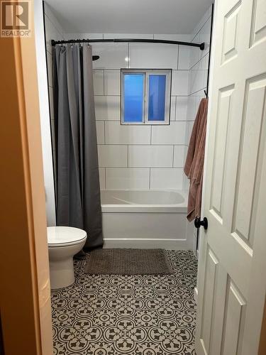 2704 Columbia  Avenue, Castlegar, BC - Indoor Photo Showing Bathroom