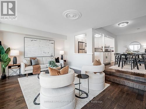 1309 - 240 Scarlett Road, Toronto (Rockcliffe-Smythe), ON - Indoor Photo Showing Living Room