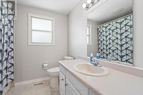 3 - 242 Lakeport Road, Niagara Falls, ON - Indoor Photo Showing Bathroom