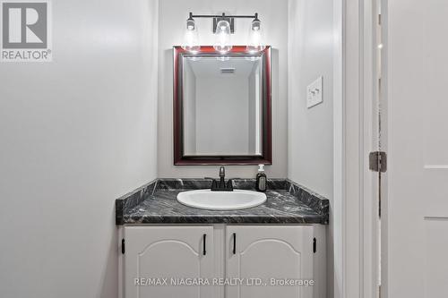 3 - 242 Lakeport Road, Niagara Falls, ON - Indoor Photo Showing Bathroom