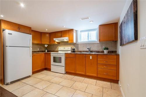 Basement Kitchen - 98 Holmes Avenue, Hamilton, ON - Indoor Photo Showing Kitchen