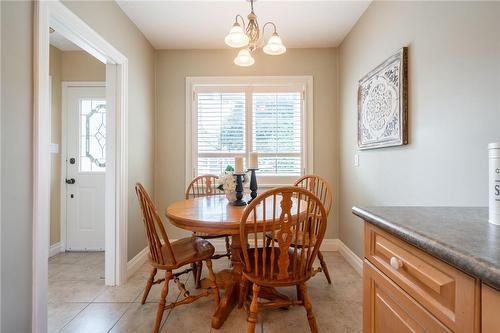 Breakfast nook - 98 Holmes Avenue, Hamilton, ON - Indoor Photo Showing Dining Room