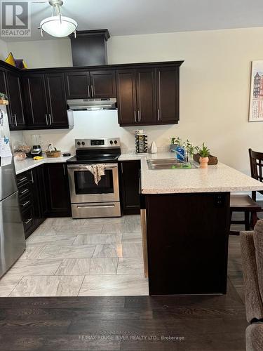 99 Manhattan Court, St. Catharines, ON - Indoor Photo Showing Kitchen With Stainless Steel Kitchen