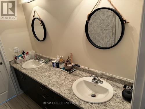 99 Manhattan Court, St. Catharines, ON - Indoor Photo Showing Bathroom