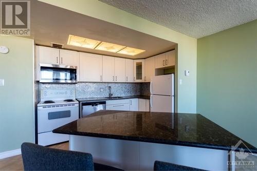 530 Laurier Avenue W Unit#1201, Ottawa, ON - Indoor Photo Showing Kitchen