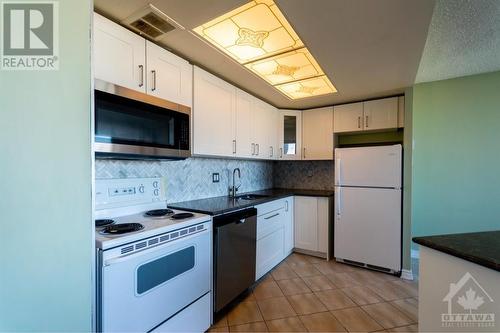 530 Laurier Avenue W Unit#1201, Ottawa, ON - Indoor Photo Showing Kitchen