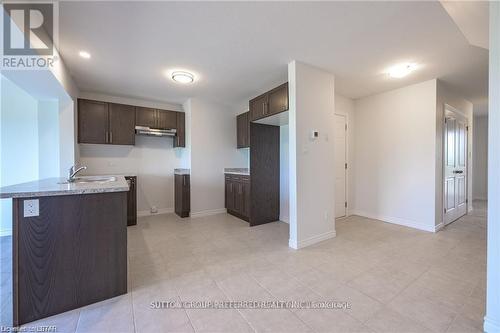 357 Kennington Way, London, ON - Indoor Photo Showing Kitchen