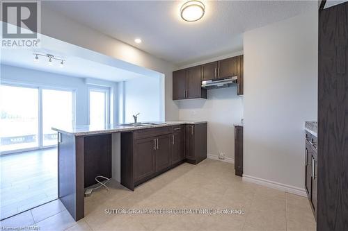 357 Kennington Way, London, ON - Indoor Photo Showing Kitchen With Double Sink