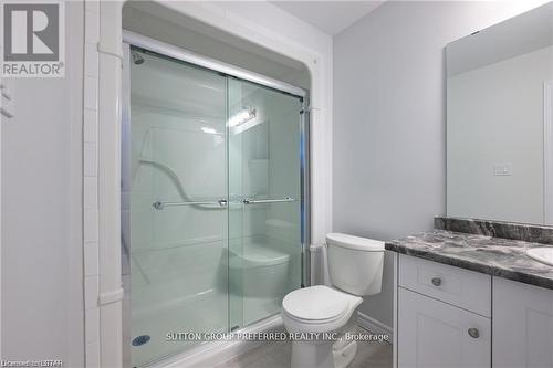 357 Kennington Way, London, ON - Indoor Photo Showing Bathroom