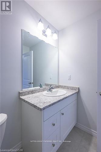 357 Kennington Way, London, ON - Indoor Photo Showing Bathroom