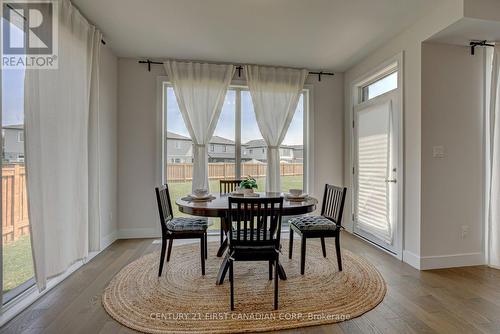 1318 Red Pine Crossing, London, ON - Indoor Photo Showing Dining Room