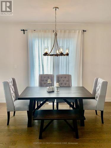 1318 Red Pine Crossing, London, ON - Indoor Photo Showing Dining Room