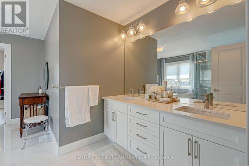 1318 Red Pine Crossing, London, ON - Indoor Photo Showing Bathroom