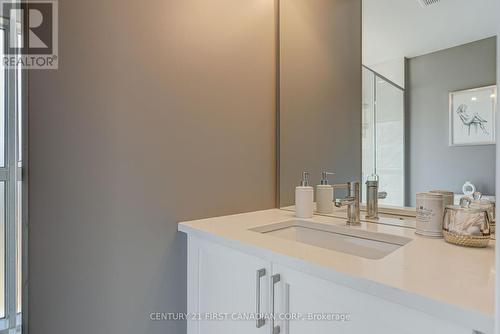 1318 Red Pine Crossing, London, ON - Indoor Photo Showing Bathroom