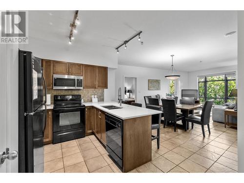 654 Cook Road Unit# 418, Kelowna, BC - Indoor Photo Showing Kitchen With Double Sink