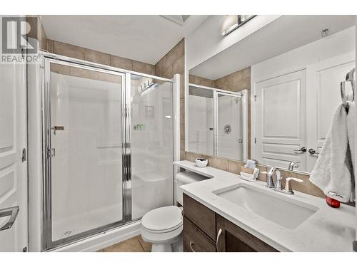 654 Cook Road Unit# 418, Kelowna, BC - Indoor Photo Showing Bathroom