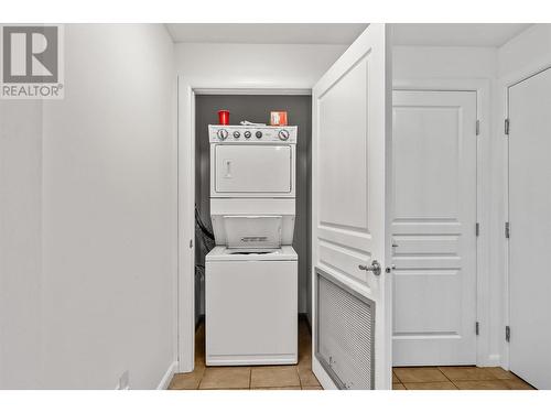 654 Cook Road Unit# 418, Kelowna, BC - Indoor Photo Showing Laundry Room