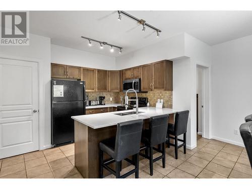 654 Cook Road Unit# 418, Kelowna, BC - Indoor Photo Showing Kitchen