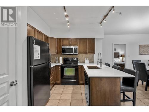 654 Cook Road Unit# 418, Kelowna, BC - Indoor Photo Showing Kitchen With Double Sink