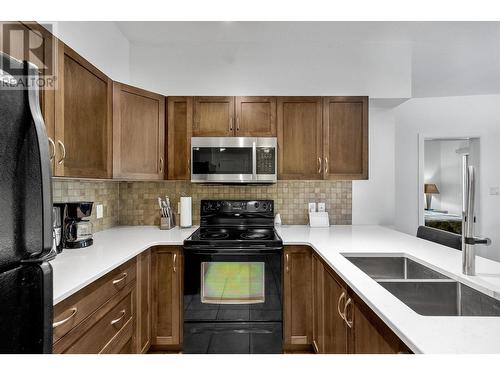 654 Cook Road Unit# 418, Kelowna, BC - Indoor Photo Showing Kitchen With Double Sink