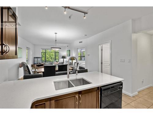 654 Cook Road Unit# 418, Kelowna, BC - Indoor Photo Showing Kitchen With Double Sink