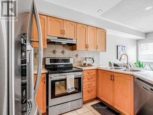 8 Thunderbird Trail, Brampton (Sandringham-Wellington), ON - Indoor Photo Showing Kitchen With Double Sink