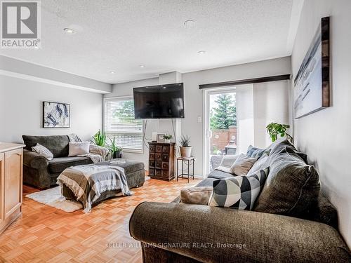 8 Thunderbird Trail, Brampton (Sandringham-Wellington), ON - Indoor Photo Showing Living Room