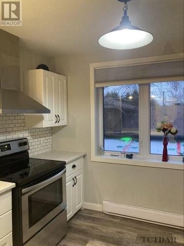 389 Toke St, Timmins, ON - Indoor Photo Showing Kitchen