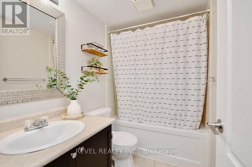 11 - 53 Ferndale Drive S, Barrie (Ardagh), ON - Indoor Photo Showing Bathroom