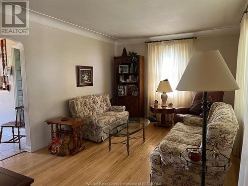 2678 Randolph Avenue, Windsor, ON - Indoor Photo Showing Living Room