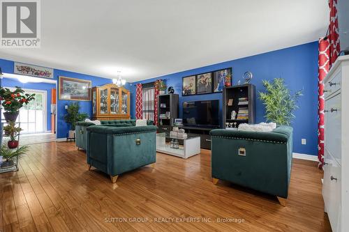 14 Potters Way, Woodstock, ON - Indoor Photo Showing Living Room