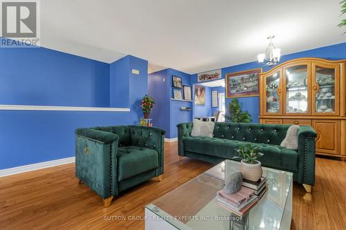 14 Potters Way, Woodstock, ON - Indoor Photo Showing Living Room